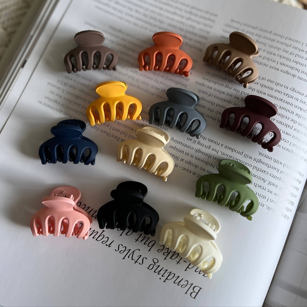 Small Wavy Hair Claw Clips. Sold Individually - Picture 3 of 3